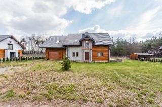 Uroczy | stan deweloperski | technologia tradycyjna
Dom na sprzedaż
Powierzchnia: 214,80 m2
Rok budowy: 2020
CHECHŁO / OLKUSZ